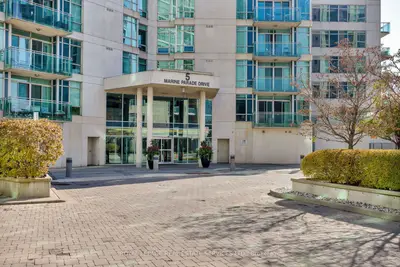 5 Marine Parade Drive 221, Toronto, On M8v 4b4