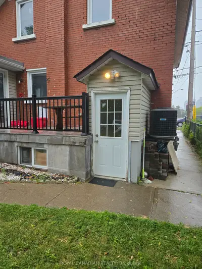 60 Agnes Street Bsmt, Mississauga, On L5b 1j7