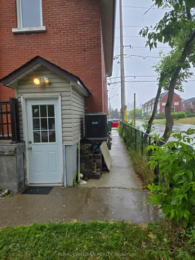60 Agnes Street Bsmt, Mississauga, On L5b 1j7