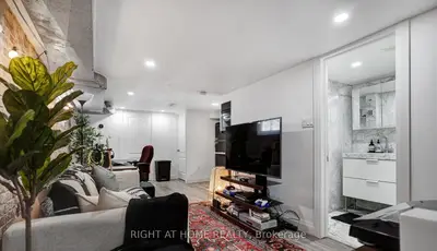 35 Chryessa Avenue Lower, Toronto, On M6n 4t4