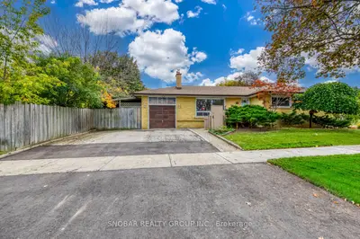 48 Sedgebrook Crescent, Toronto, On M9b 2x3