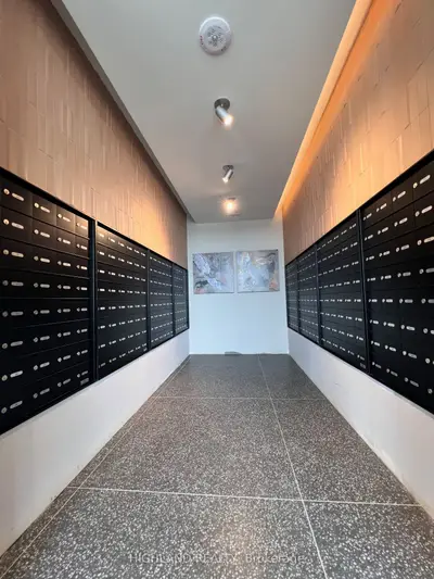 2495 Eglinton Avenue W 503, Mississauga, On L5m 2t1