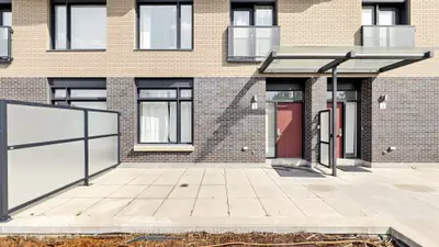 4070 Parkside Village Drive Th11, Mississauga, On L5b 0k2