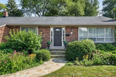 7 Greening Crescent, Toronto, On M9a 1n9