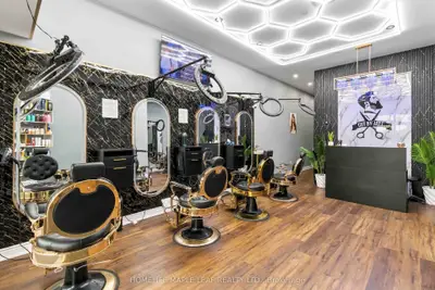 8 Flowertown Avenue, Brampton, On L6x 2j9