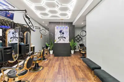 8 Flowertown Avenue, Brampton, On L6x 2j9