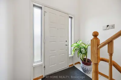 17 Cathy Jean Crescent, Toronto, On M9v 4t2