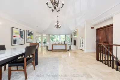 8 Echo Valley Ridge, Toronto, On M9b 2b3