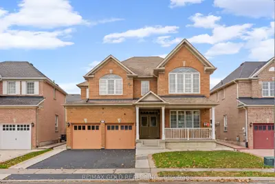 28 Latania Boulevard, Brampton, On L6p 1s9