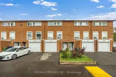 3 Kendleton Drive Unit 5, Toronto, On M9v 1t6