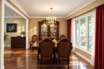 1005 Fredonia Drive, Mississauga, On L5c 2w5
