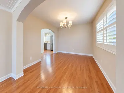 52 Montcalm Avenue Upper, Toronto, On M6e 4n7