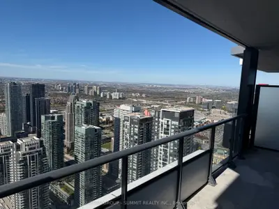 448 Burnhamthorpe Road W 5804, Mississauga, On L5b 0r4