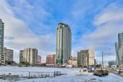 208 Enfield Place 1007, Mississauga, On L5b 0g8