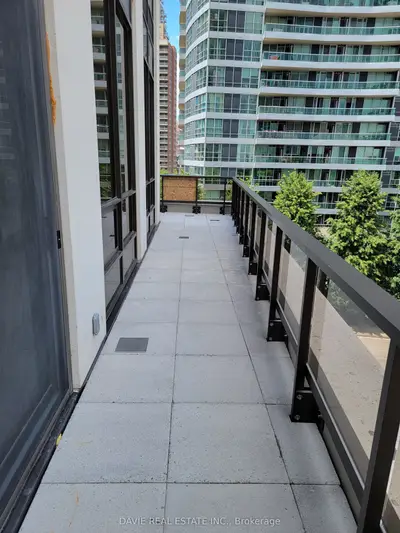 30 Elm Drive W 401, Mississauga, On L5b 0n6