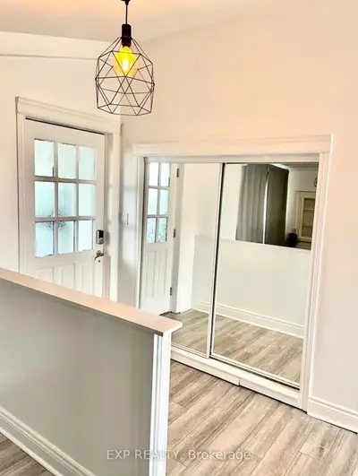 210 South Service Road, Mississauga, On L5g 2s1