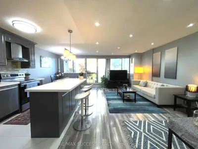 2095 Roche Court 203, Mississauga, On L5k 2c8