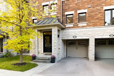 1233 Azinger Lane, Mississauga, On L5e 0a7