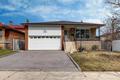 2405 Rosemary Drive, Mississauga, On L5c 1x1