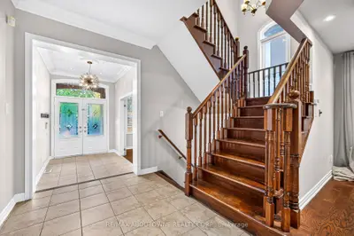 2232 MILLSTONE Drive, Oakville, ON L6M 0G1