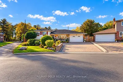 8 Easton Place, Brampton, On L6t 2a7