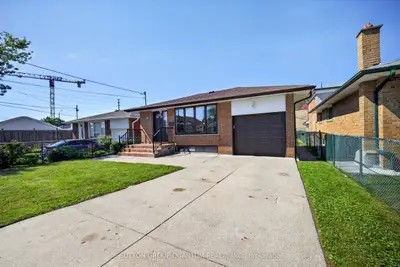 1016 East Avenue, Mississauga, On L5e 1w8
