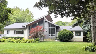 1101 Lakeshore Road W Lower, Oakville, On L6l 1e7