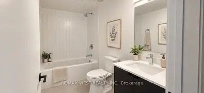 1 Vine Avenue 208, Toronto, On M6p 0c8