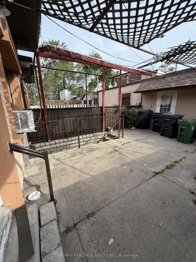 135 Emerson Avenue Basement Unit 2, Toronto, On M6h 3t2