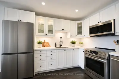 25 Agnes Street 502, Mississauga, On L5b 3x7