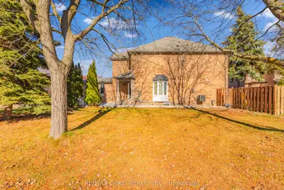 6942 Yarrow Avenue, Mississauga, On L5n 6z9