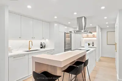 812 Burnhamthorpe Road 1504, Toronto, On M9c 4w1