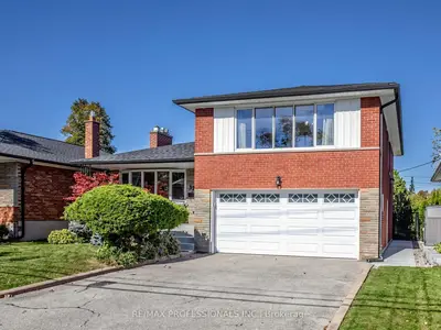 32 Summitcrest Drive, Toronto, On M9p 1h2