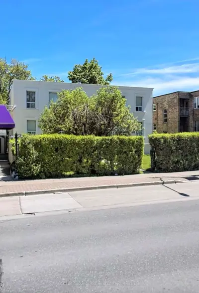 339 Lakeshore Road E #2, Mississauga, On L5g 1e7