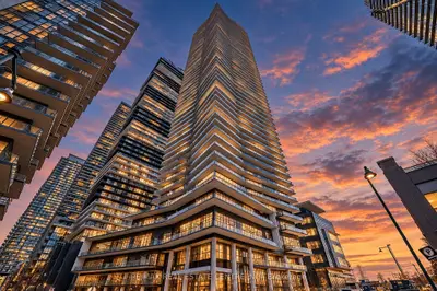 38 Annie Craig Drive 2510, Toronto, On M8v 0g9