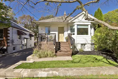 16 Delroy Drive, Toronto, On M8y 1m7