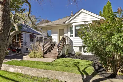 16 Delroy Drive, Toronto, On M8y 1m7