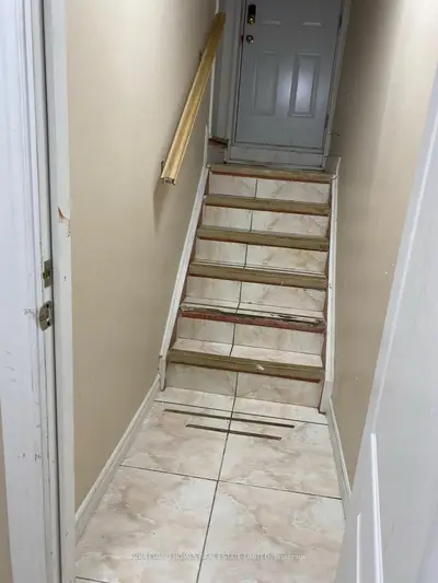 126 Valonia Drive Basement, Brampton, On L6v 4j8