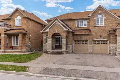 42 Daden Oaks Drive (upper), Brampton, On L6p 3r8
