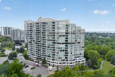 5 Rowntree Road 717, Toronto, On M9v 5g9