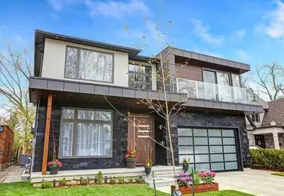 15 Wenonah Drive, Mississauga, On L5g 3v9