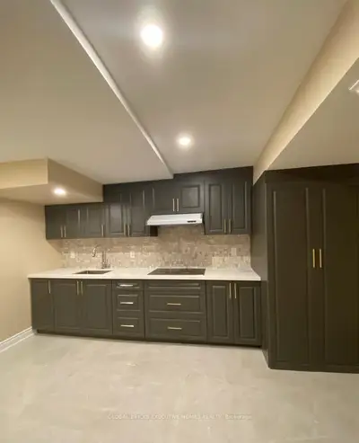 5825 Fieldon Road Lower, Mississauga, On L5m 5k1