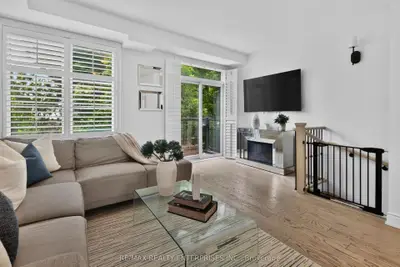 656 Tupelo Court, Mississauga, On L5g 0c4