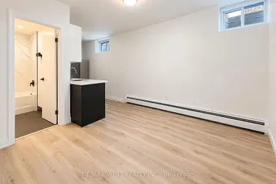 291 Scarlett Road 101, Toronto, On M6n 4l1