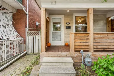 197 Yarmouth Road, Toronto, On M6g 1x5