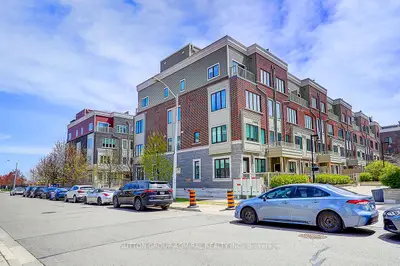 85 Eastwood Park Gardens 18, Toronto, On M8w 0b9