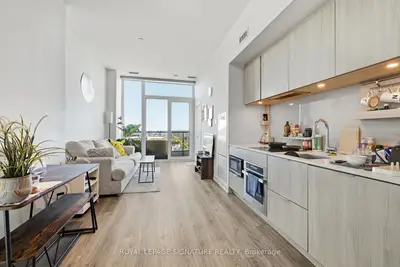28 Ann Street 2204, Mississauga, On L5g 0e1