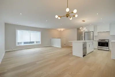18 Puckeridge Crescent Main, Toronto, On M9b 3a2