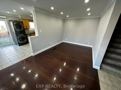 25 Prince Crescent, Brampton, On L7a 2c9