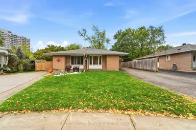 1916 Reiss Court, Mississauga, On L5j 3s3